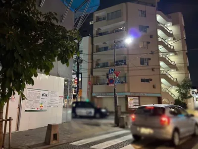 華遊城 （カユウジョウ）への道順 5／7：直進をすると十字路に出るので左折します。