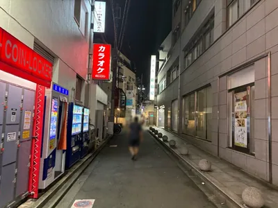 シロへの道順 4／6：突き当りまで直進します。