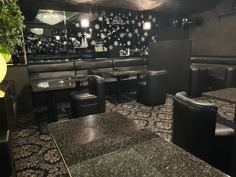 雫 （シズク）の店内