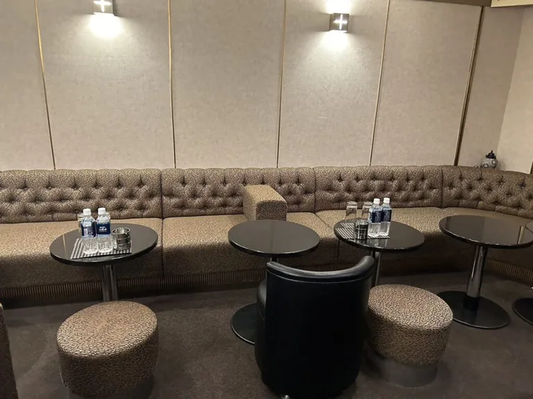 夕やけ小やけの店内