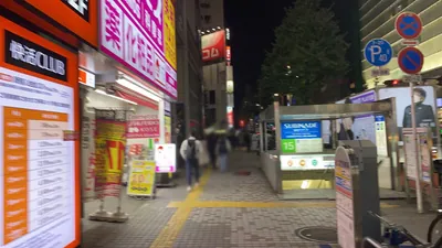 ファブリックへの道順 6／10：左手の路地を二つ越えます。