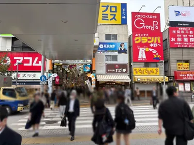 チョアミーへの道順 3／5：横断歩道を渡ります。