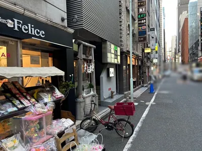 ルナへの道順 8／8：少し歩くと左手に銀座ルナの入る「GINZA HACHIKAN3110」があります。