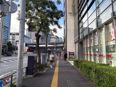 ラソへの道順 2／11：道路を左手に直進します。