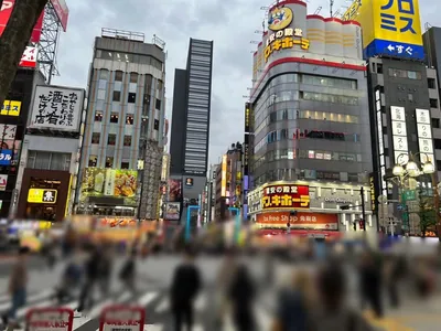 ニューアゲインへの道順 4／14：「歌舞伎町」の交差点を渡ります。