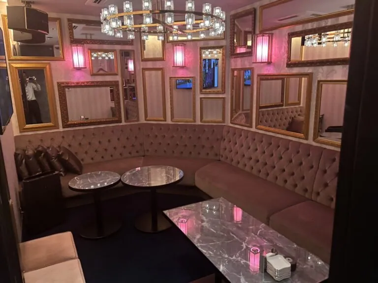 B4 （ビーフォー）の店内