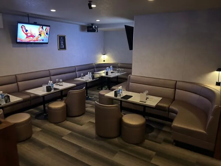 カナンの店内