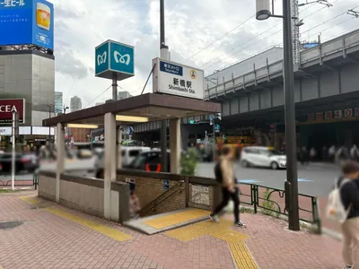 バロンズイチへの道順 1／13：銀座線「新橋駅」5番出口を出ます。