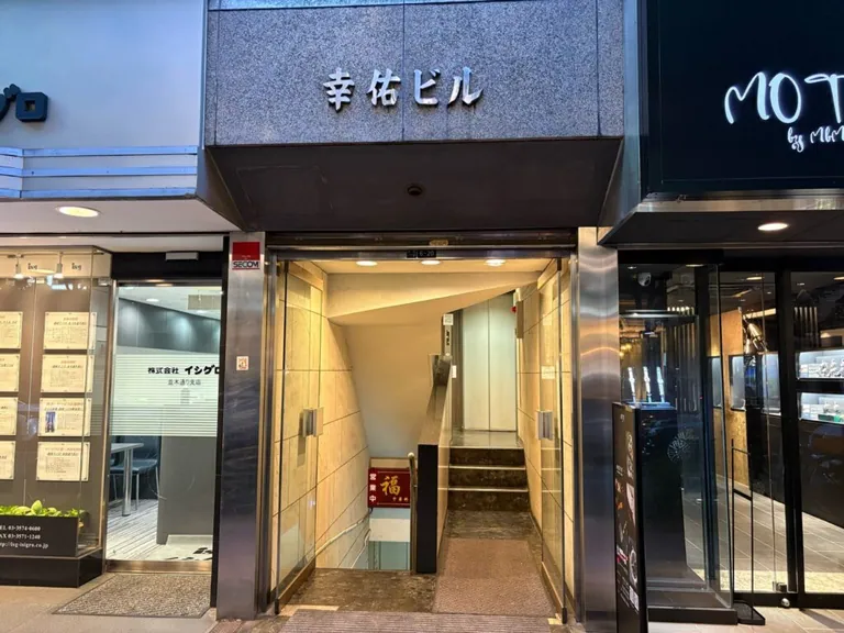 ピースの店内