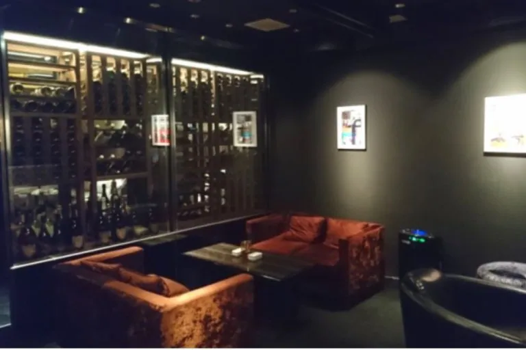 24ラウンジの店内