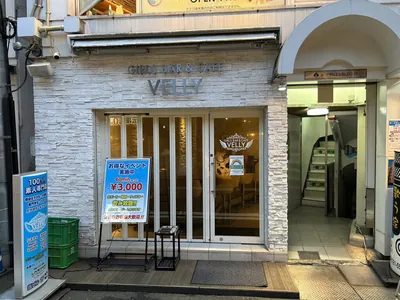 ベリー （GIRLS BAR&CAFE VELLY）への道順 4／4：直進後、右手に新橋ベリーの入るビルがあります。