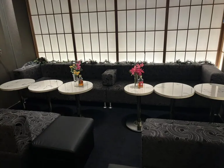 華れ （ハナレ）の店内