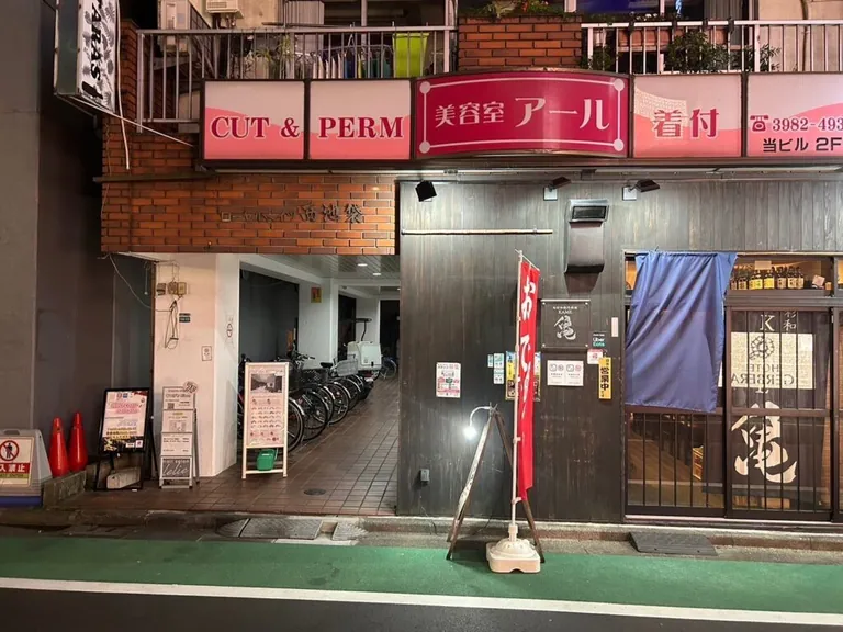アタラスの店内