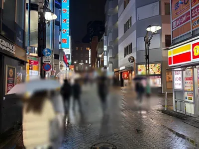 アネックスラウンジへの道順 4／8：右折後一つ目の十字路を左折します。