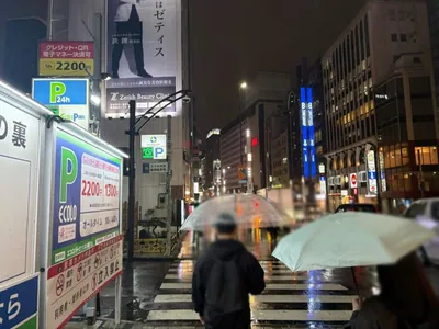 ジュリエッタへの道順 5／8：一つ目の路地を越えます。