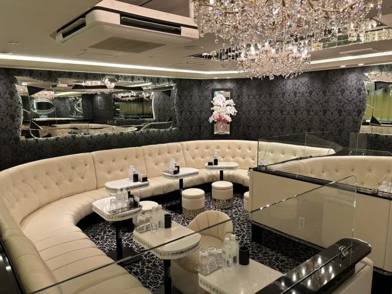 ティアラの店内
