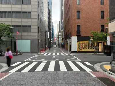 るぽ （ルポ）への道順 8／9：二つ目の十字路も越えて直進します。
