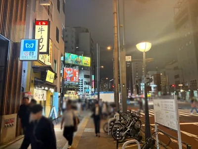 四ツ谷　サロンド四谷への道順 2／4：駅を背にして左手に進みます。