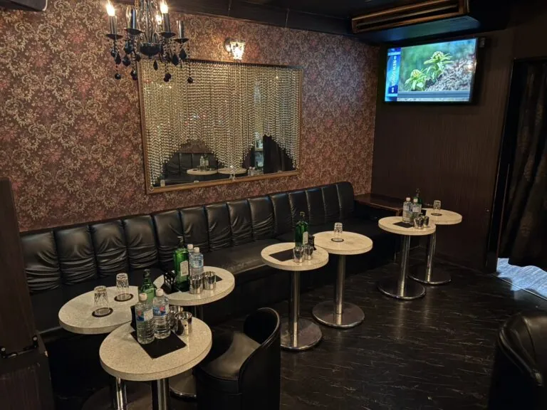 クラウンの店内