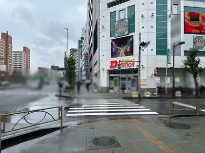 ネオキューブへの道順 7／12：正面の横断歩道を渡ります。
