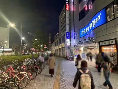 ルパン乃小屋 （ルパンノコヤ）への道順 4／10：直進します。