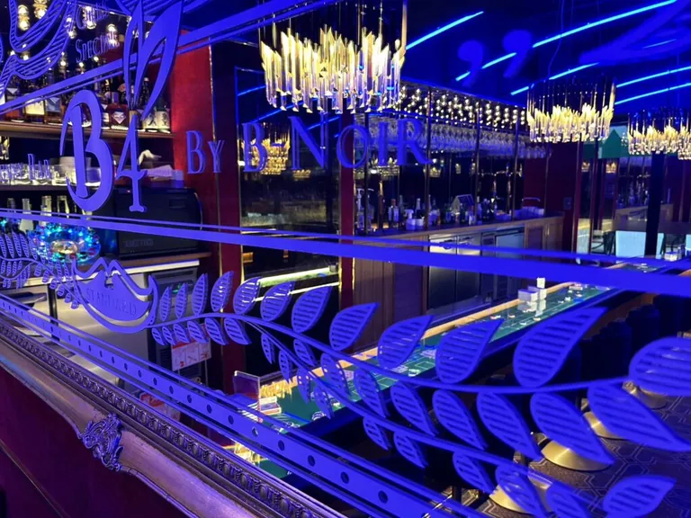 B4 （ビーフォー）の店内