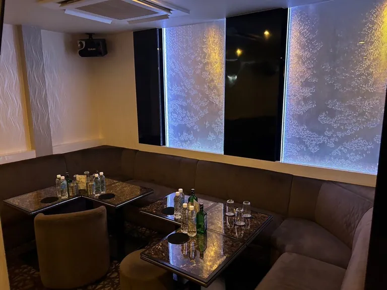 ラフテルの店内