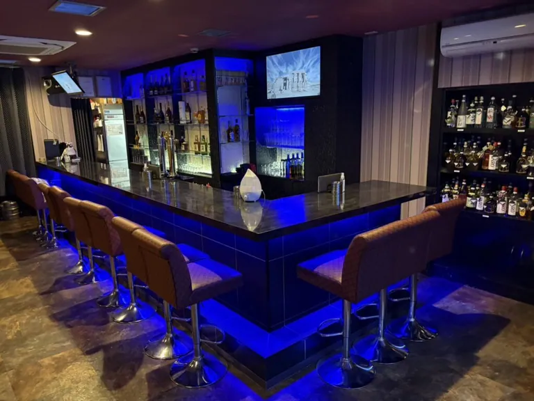 イーストブルーの店内