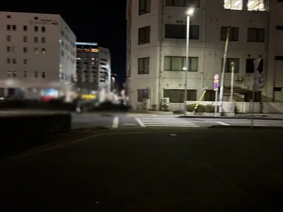 クリスタルキングへの道順 4／7：右手路地を右折します。