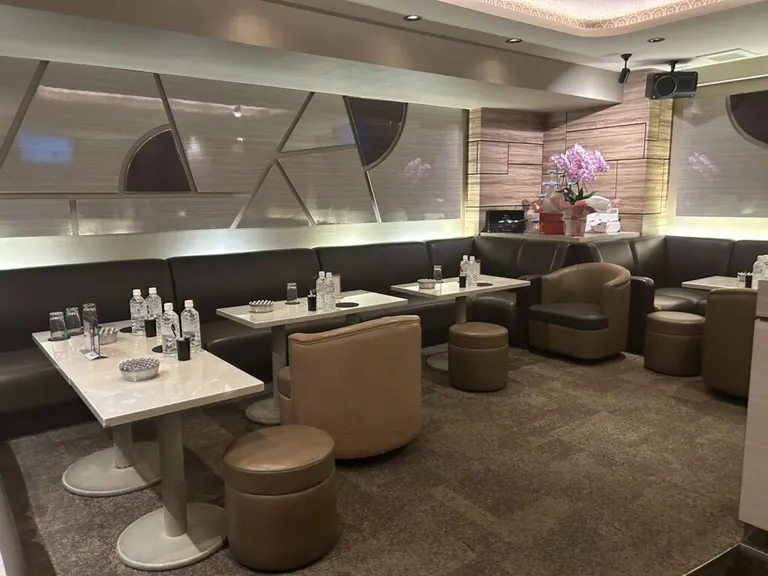 奏 (カナデ)の店内