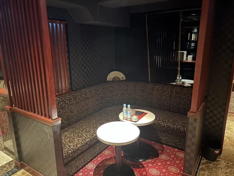 庭園の店内