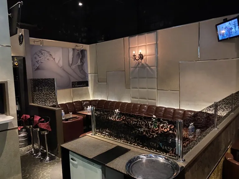 シャンデルの店内