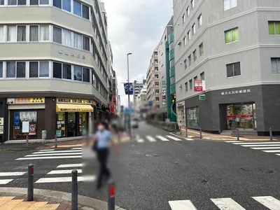 アマンへの道順 9／10：六つ目の十字路を右折します。