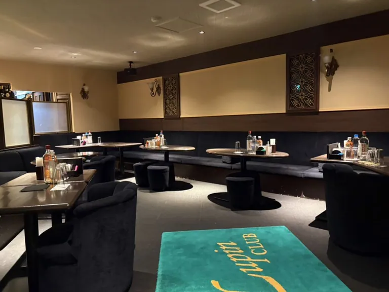 ルパン乃小屋 (ルパンノコヤ)の店内