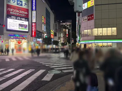 サンセットラウンジェット （Sunset Lounget 新橋）への道順 3／6：一つ目の十字路を超えて直進します。