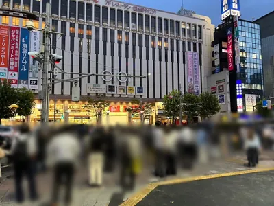 ダリへの道順 3／8：正面に横断歩道が出てくるので渡ります。