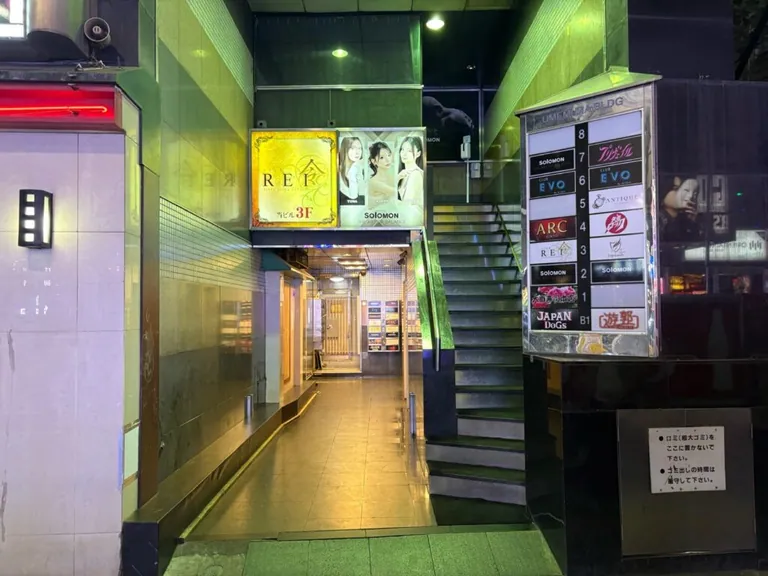 ソロモンの店内