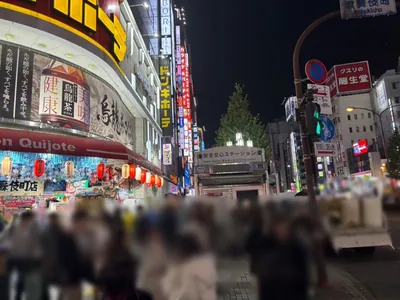 ベネへの道順 5／12：横断歩道を渡ったら右折します。