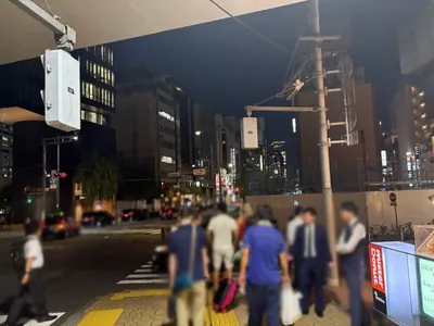 藤谷 (フジタニ)への道順 4／8：二つ目の横断歩道を渡り、左折します。
