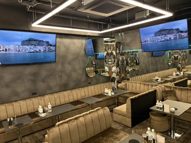 ダイヤモンドの店内