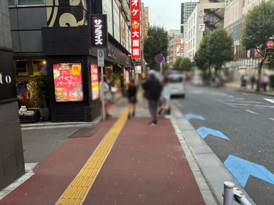 ディアレストへの道順 10／11：二つ目の左手路地も越えて直進します。