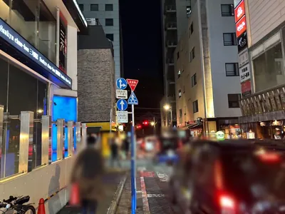 レンへの道順 6／7：二つ目の十字路を左折します。