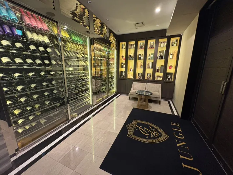 ジャングル東京の店内