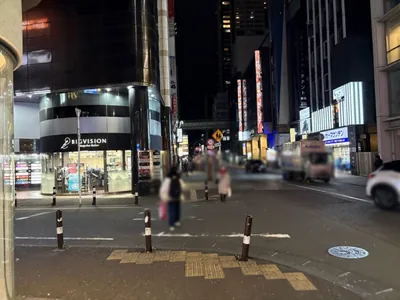 テレサ　（Girl’s Bar TELESA）への道順 10／11：左手一つ目の路地を越えて直進します。