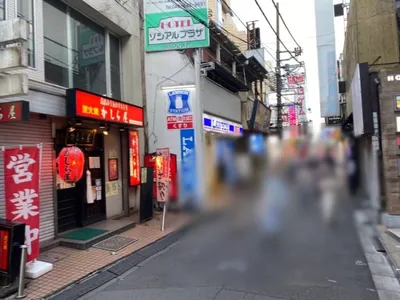 モダンタイムスへの道順 5／7：直進を続けると左手にローソンが出てくるので更に直進をします。