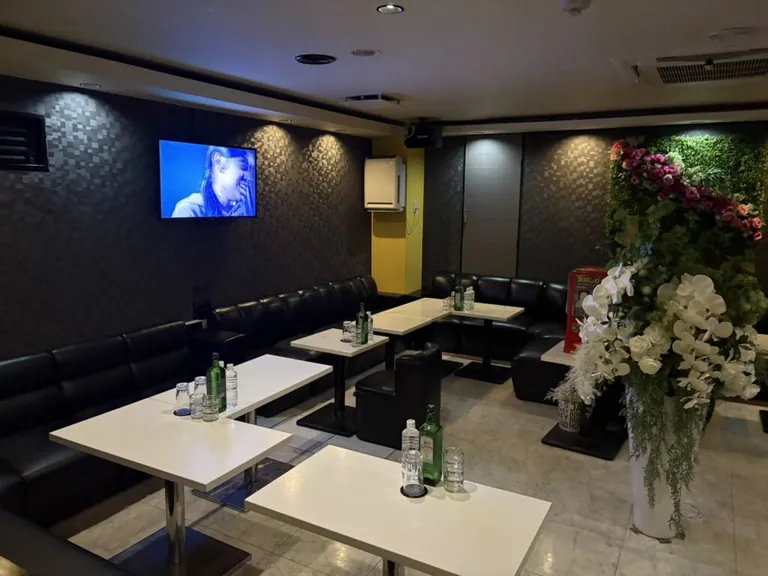 クレヨンの店内