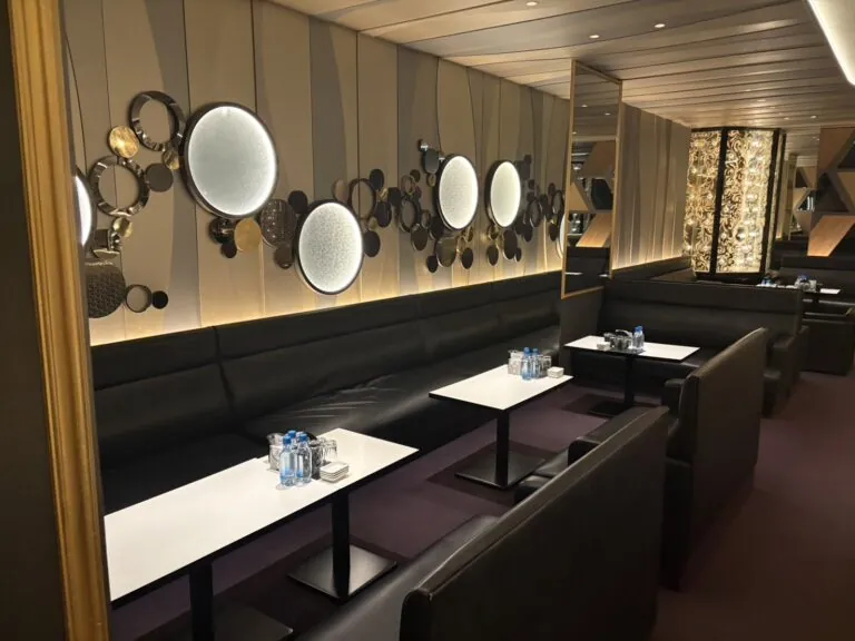 ララァの店内