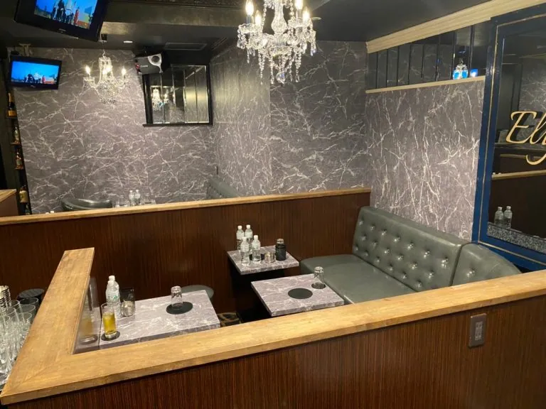 エリュシオンの店内