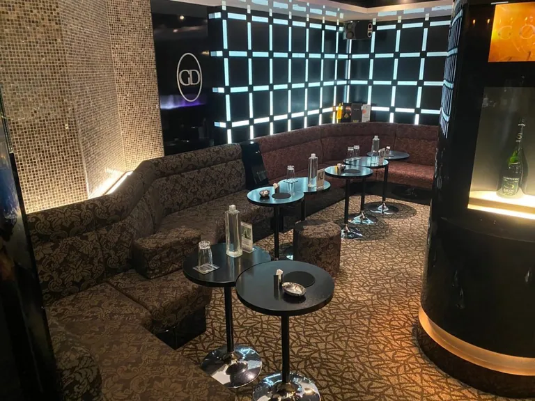 ゴールドの店内