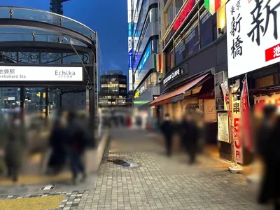 ユラリへの道順 2／7：駅を左手に直進をします。